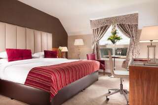 Отель Castleknock Hotel Бланчардстаун Улучшенный двухместный номер с 1 кроватью или 2 отдельными кроватями-1